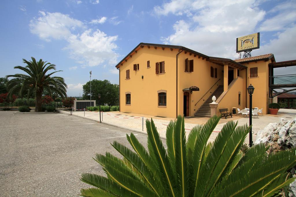 Country House Il Ponte Alba Adriatica Eksteriør billede